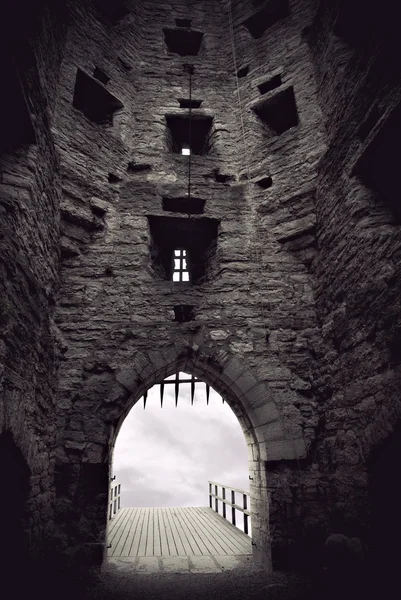 Puerta medieval del castillo — Foto de Stock