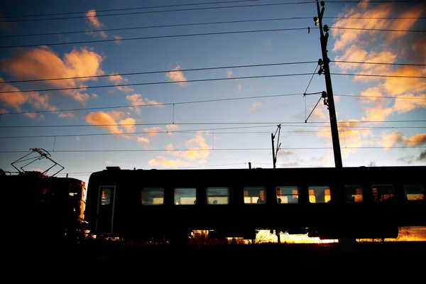 Поїзд на заході сонця — стокове фото