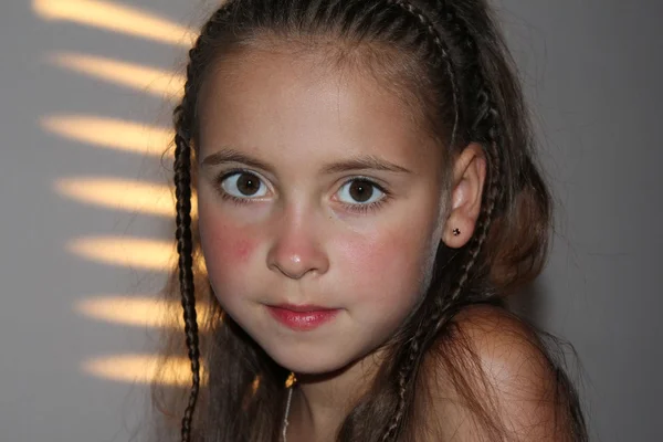 Κοντινό πορτραίτο ενός μικρού κοριτσιού Εικόνα Αρχείου