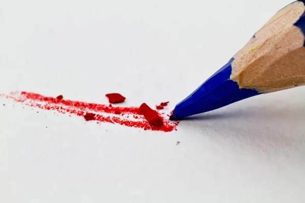 Mavi ve kırmızı kalem — Stok fotoğraf