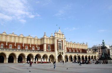 Krakow Pazar Meydanı ile bez hall ve mickiewicz anıt