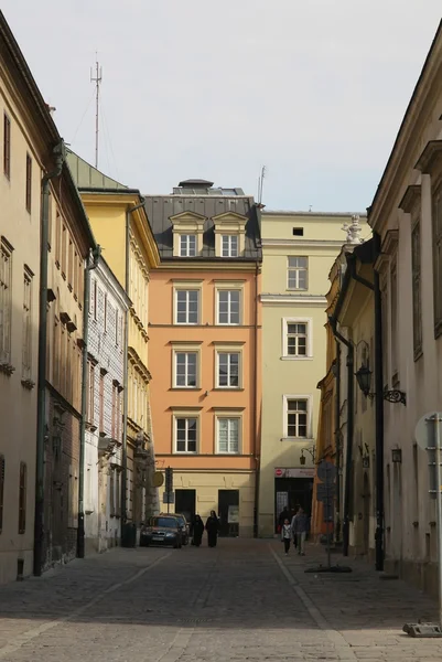 狭窄街道和旧建筑物在克拉科夫的中心 — 图库照片