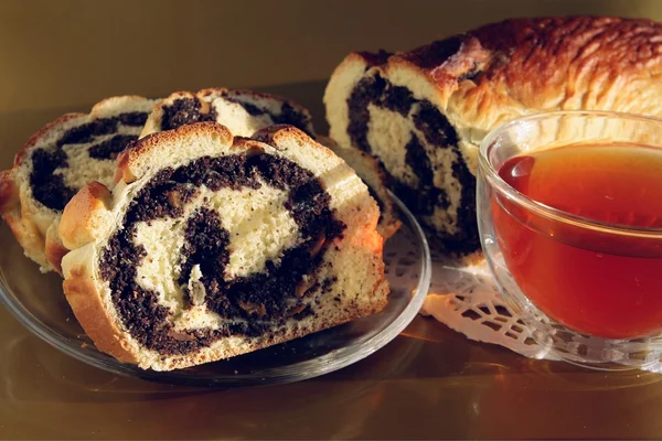 "ケシの種」ケーキとお茶 — ストック写真