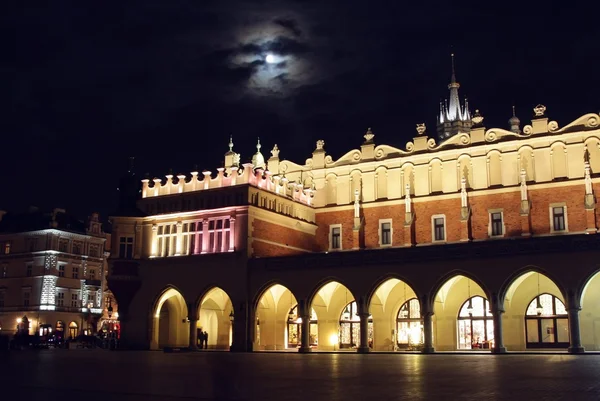 Salón de tela en Cracovia por la noche — Foto de Stock