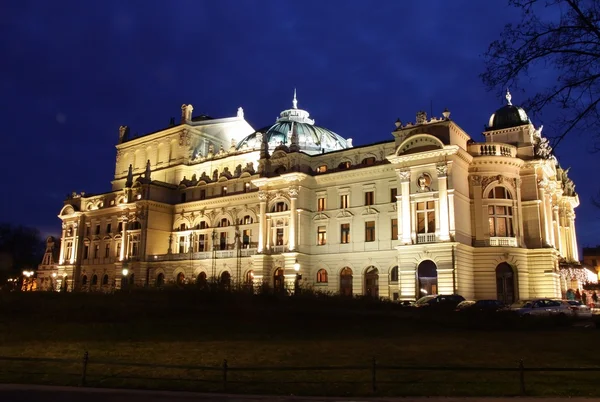 Slowacki's theatre i Krakow på natten — Stockfoto