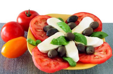 Caprese salatası