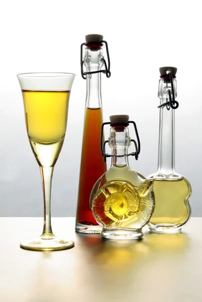 Rakija et liqueur orange en bouteilles — Photo