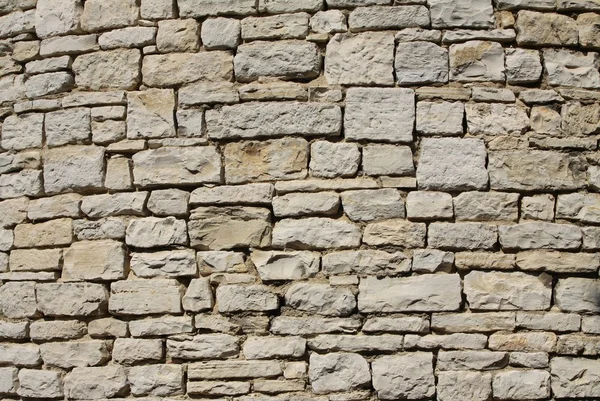 Forntida, naturliga stonewall byggd av kalksten — Stockfoto