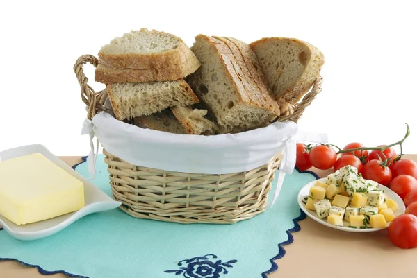 Pane, latticini e pomodori per la prima colazione — Foto Stock