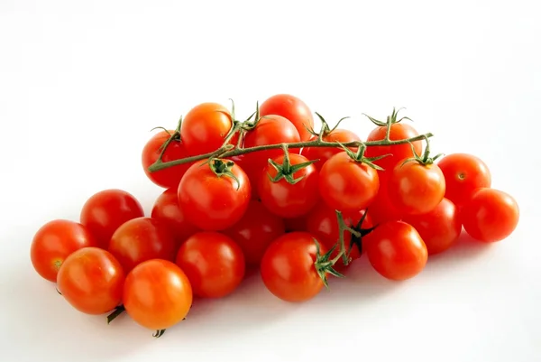 Racimos de tomates rojos cereza —  Fotos de Stock