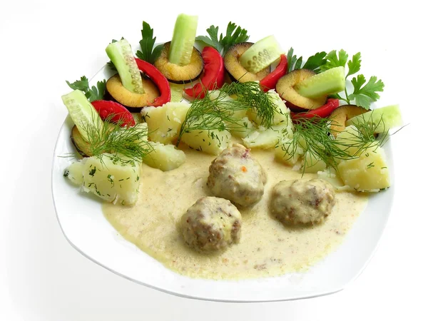 Rindfleischkollops mit Sauce und Gemüse zum Mittagessen oder Abendessen — Stockfoto