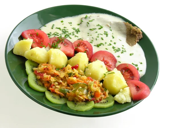 Rundvlees met saus en fruit salade — Stockfoto