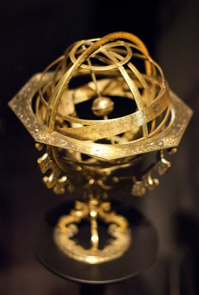 Золоченый астрономический глобус — стоковое фото
