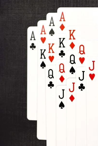 Jugar a las cartas sobre un fondo negro — Foto de Stock