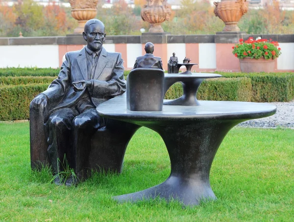 Estatua de Sigmund Freud en Praga — Foto de Stock