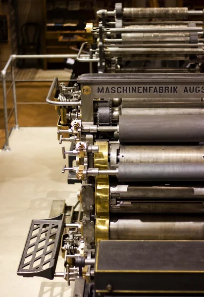 旧胶印印刷机器 — 图库照片
