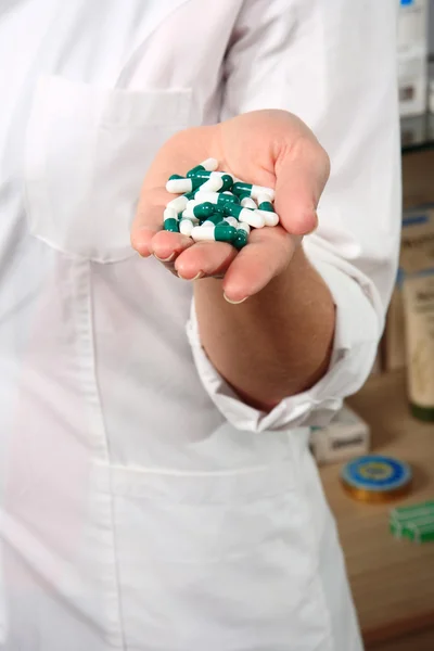 Pharmacist holding pills — Stock Photo, Image