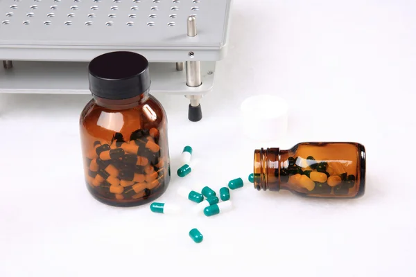 Medicamento píldoras botella — Foto de Stock