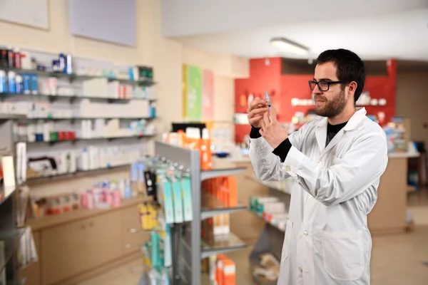 Pharmacist holding an injection — Stock Photo, Image