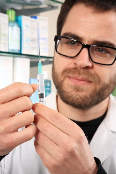 Pharmacist holding an injection — Stock Photo, Image