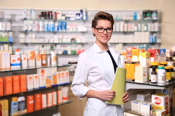 Bellissimo farmacista — Foto Stock