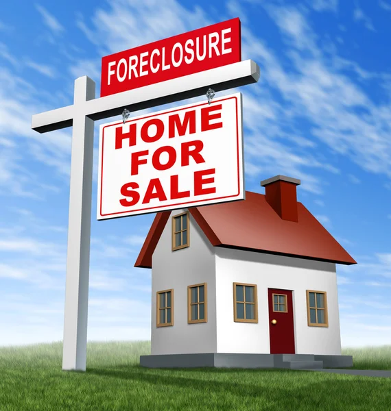 Zwangsvollstreckung Haus zum Verkauf Zeichen und Haus — Stockfoto