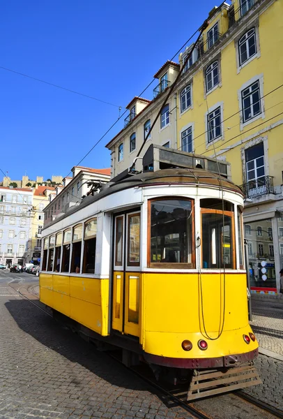 Żółty tramwaj, Lizbona — Zdjęcie stockowe