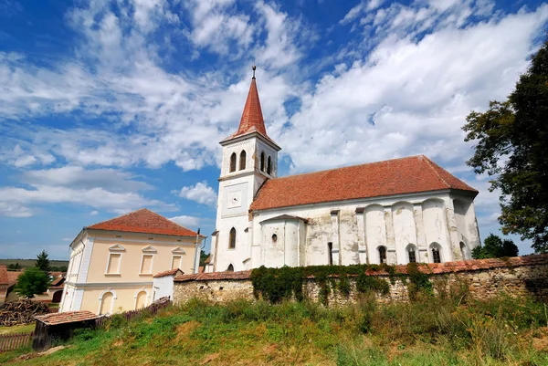 Saská opevněný středověký kostel v beia, Sedmihradsko, Rumunsko — Stock fotografie