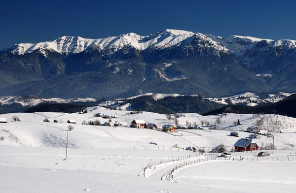 Panorama krajiny pohoří Bucegi v Rumunsku — Stock fotografie