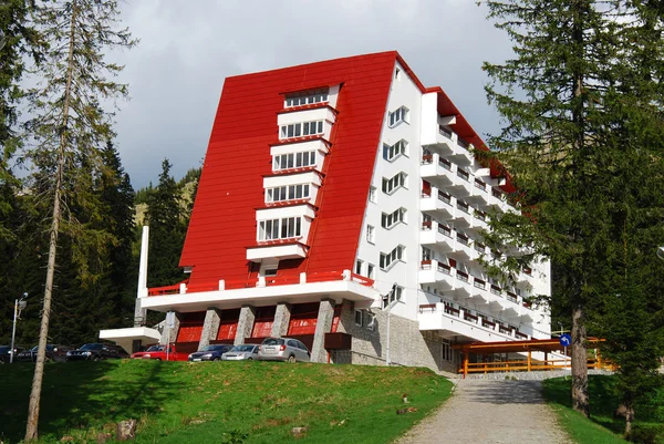 Hotel v pohoří bucegi, Rumunsko — Stock fotografie