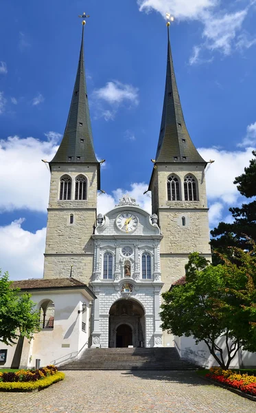 Catedral de Hofkirche em Luzern, Suíça — Fotografia de Stock