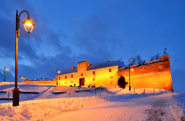 Zitadelle von Brasov in der Nacht, Wahrzeichen Rumäniens — Stockfoto