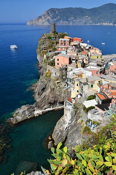 Vernazza, piccola cittadina pescatrice alle Cinque Terre — Foto Stock