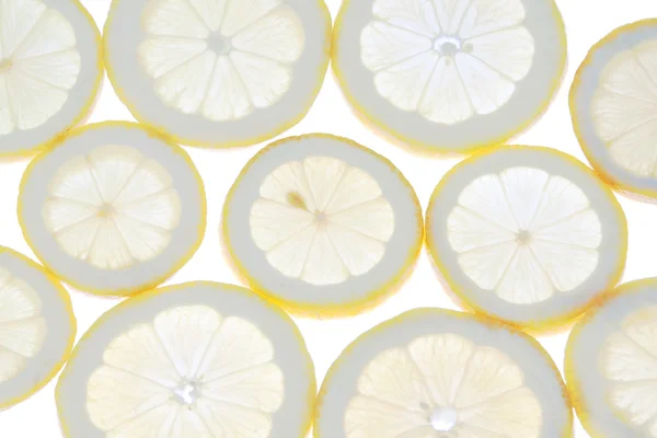 Grupo fatias de limão perto da luz. — Fotografia de Stock