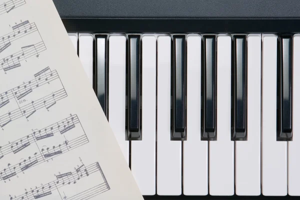 Piyano düğmeleri ve notlar — Stok fotoğraf