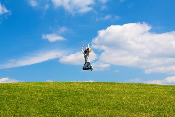 Jump in the meadow — Stock Photo, Image