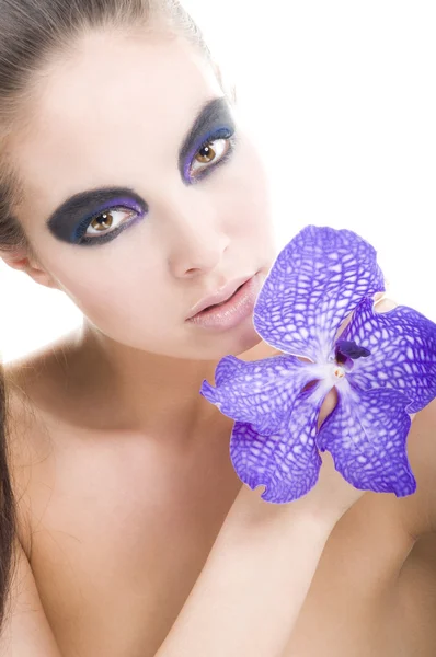 Portret uroda kobiety z tropikalnych kwiatów — Zdjęcie stockowe