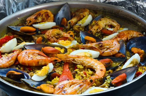 Typical Spanish paella — Stock Photo, Image