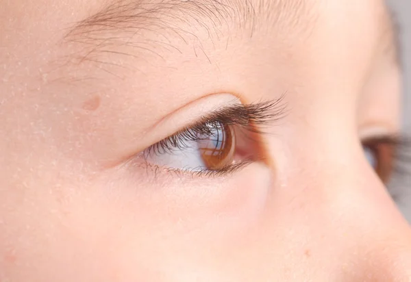 Child 's eye close up — стоковое фото