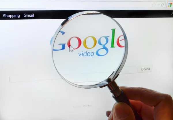 Busca de Google vídeo — Fotografia de Stock