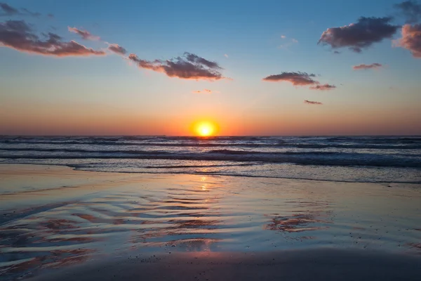 Východ slunce na pláži — Stock fotografie