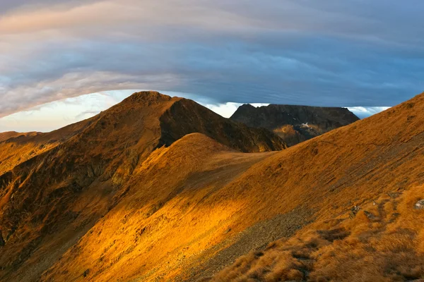 Gündoğumu dağ — Stok fotoğraf