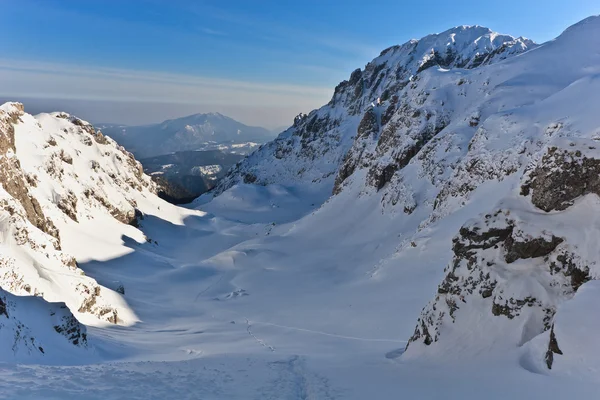 Vallée de montagne d'hiver — Photo