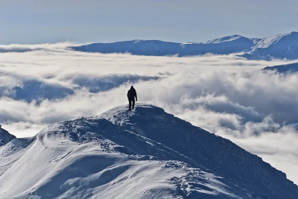 겨울에서 산 등산 — 스톡 사진