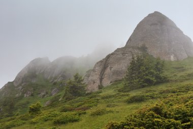 Dağlar ve Bulutlar