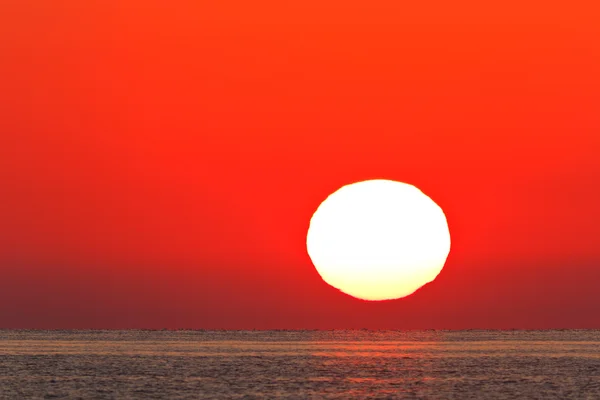 Salida del sol en el mar — Foto de Stock