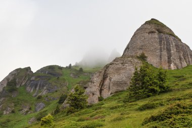 Dağlar ve Bulutlar