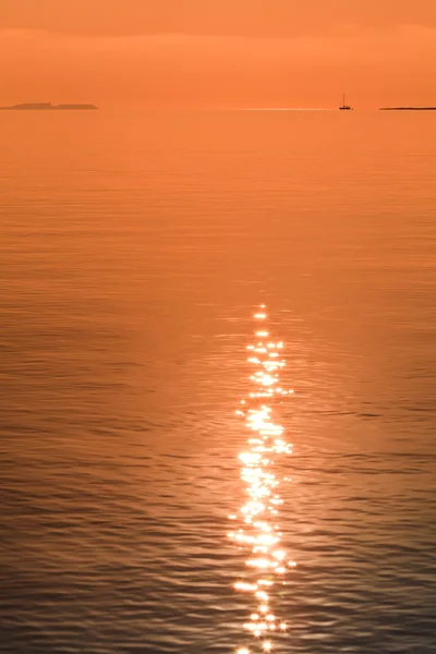 Sonnenaufgang auf See — Stockfoto
