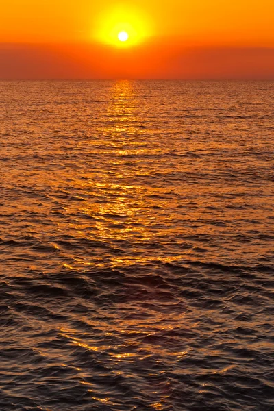 Lever de soleil en mer — Photo