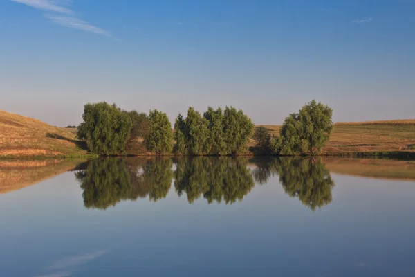 Reflexões sobre o lago — Fotografia de Stock